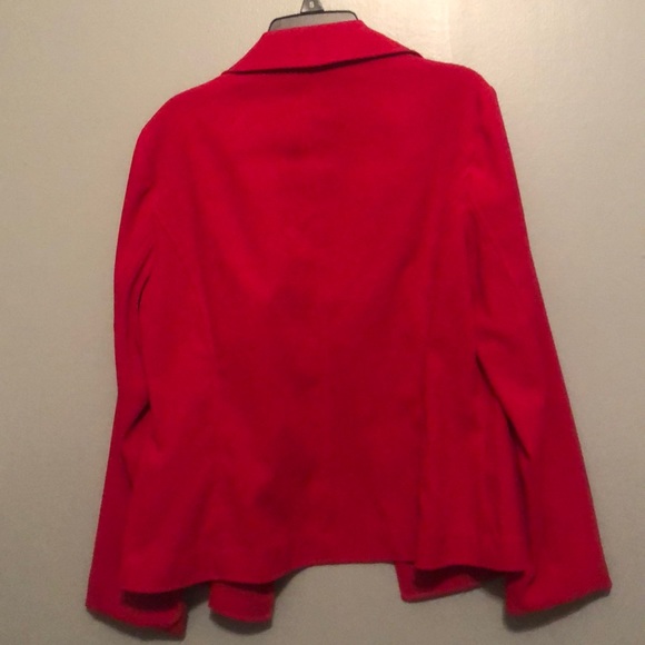 Red button jacket - Picture 3 of 3
